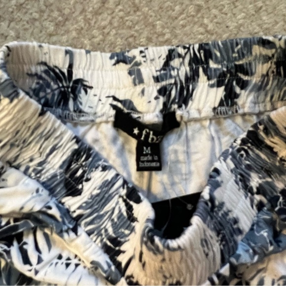 NWT Flowers by Zoe Shorts - Picture 2 of 5